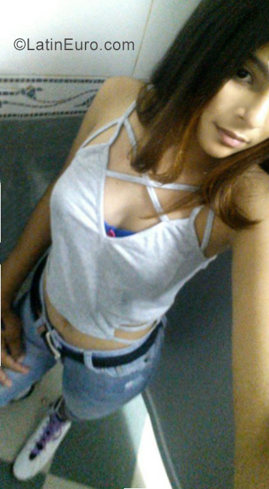Date this tall Dominican Republic girl Deishia from Santiago De Los Caballeros DO34515