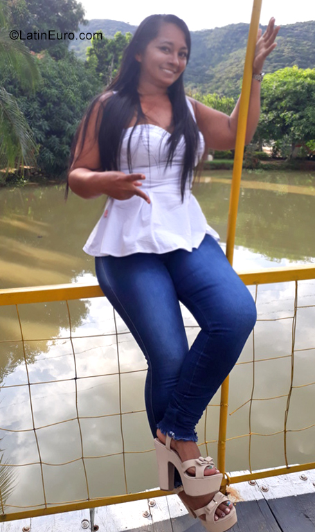 Date this good-looking Colombia girl Derly from Cucuta CO25225