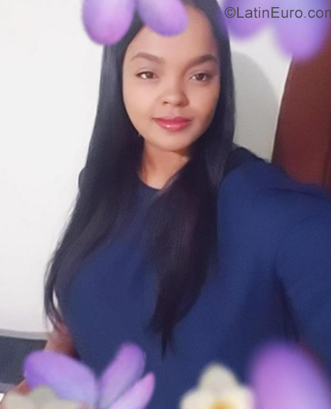 Date this pretty Dominican Republic girl Ariela from Santo Domingo DO34529