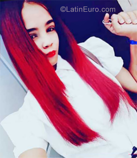 Date this stunning Dominican Republic girl Yina from Santo Domingo DO34581