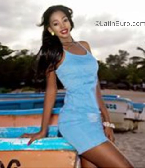Date this attractive Dominican Republic girl Sophie from Punta Cana DO34586