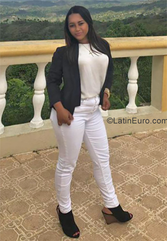 Date this voluptuous Dominican Republic girl Erika from Santo Domingo DO34602