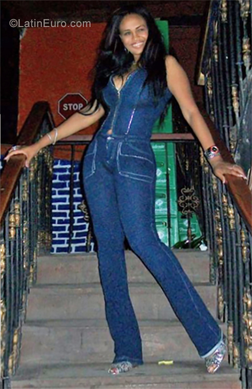 Date this nice looking Dominican Republic girl Jadelin from Santo Domingo DO34643