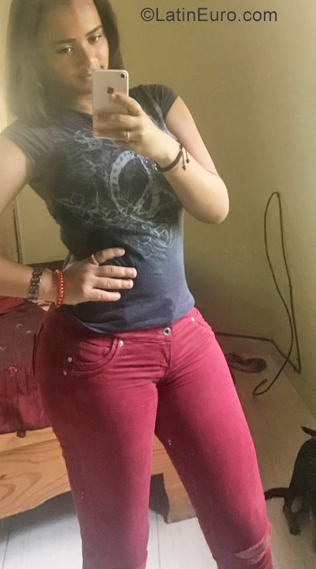 Date this fun Dominican Republic girl Anyelie from Santo Domingo DO34681