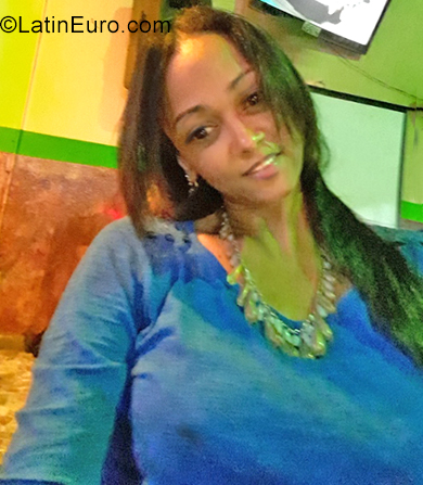 Date this hot Dominican Republic girl Valencia from Santo Domingo DO34703