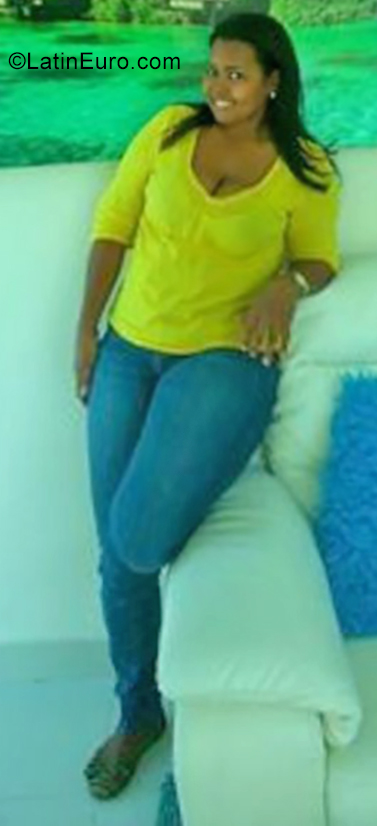 Date this attractive Dominican Republic girl Yoselin from Santo Domingo DO34784