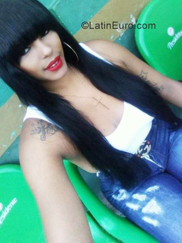 Date this lovely Dominican Republic girl Stephanie from Santo Domingo DO34838
