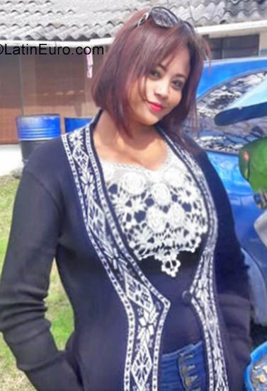 Date this young Colombia girl Yoli from Medellin CO25456