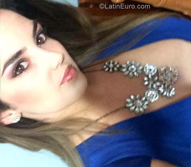 Date this pretty Cuba girl Leydia from Havana CU529