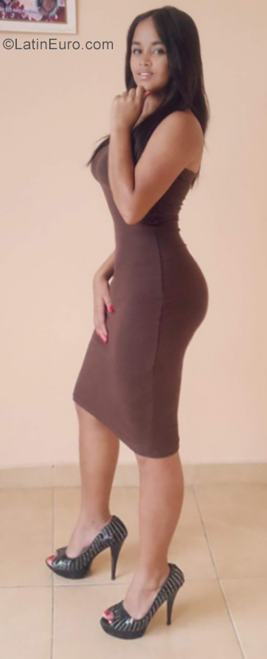 Date this tall Dominican Republic girl Rosa from Bonao DO35007