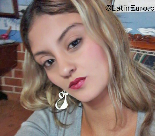 Date this attractive Colombia girl Juliana from Armenia CO25482