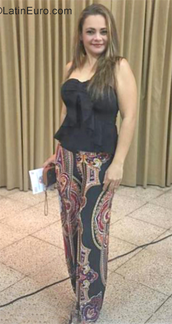 Date this athletic Honduras girl Lourdes from San Pedro Sula HN2655