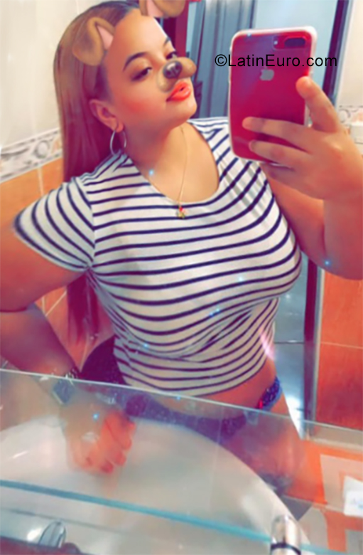 Date this beautiful Dominican Republic girl Michell from Santiago DO35054