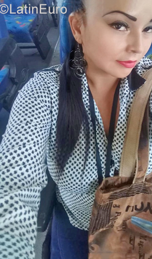 Date this tall Ecuador girl Esmeralda from Quito EC332