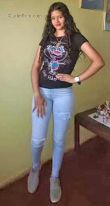 Date this georgeous Venezuela girl Alejandra from Cumana VE2446