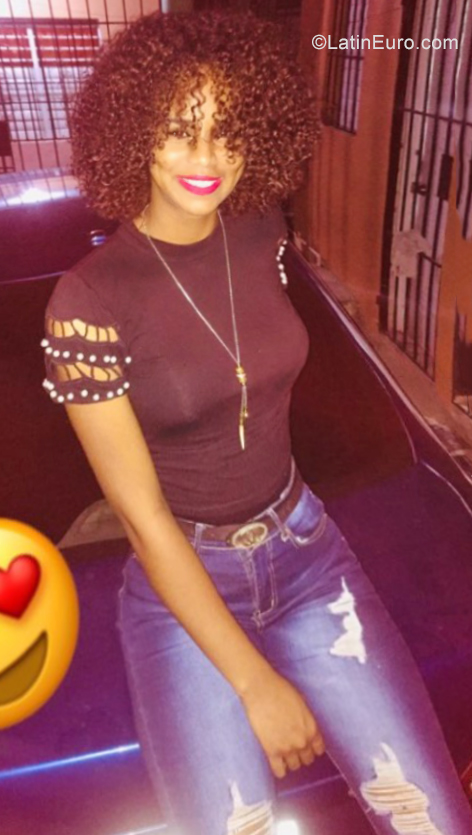 Date this hard body Dominican Republic girl Mari from Santo Domingo DO35084