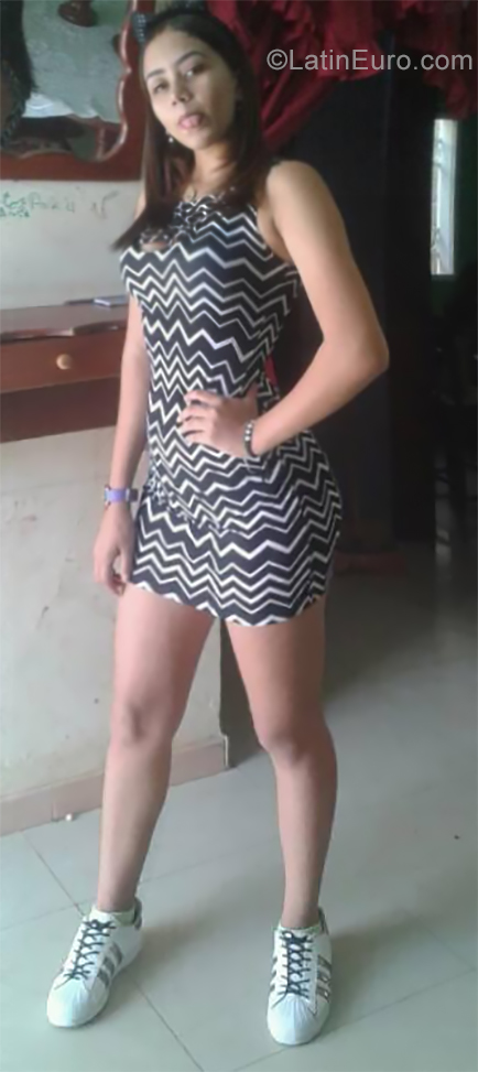 Date this charming Venezuela girl Yueli from Caracas VE2452