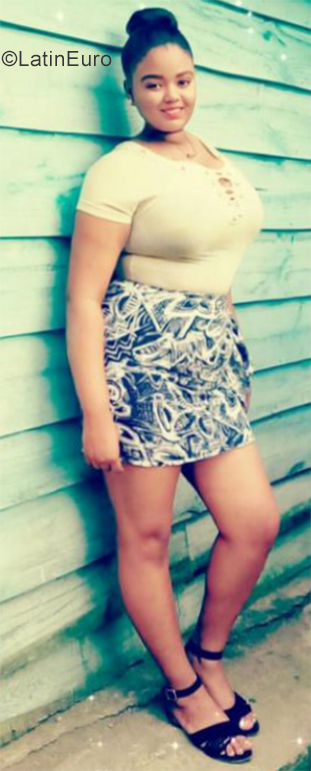 Date this funny Dominican Republic girl Andrea from Santo Domingo DO35170