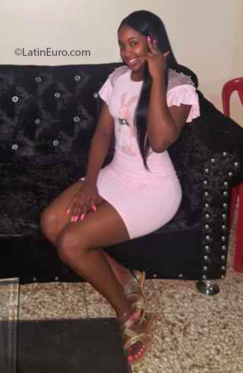 Date this happy Dominican Republic girl Esbamel from Santo Domingo DO35211