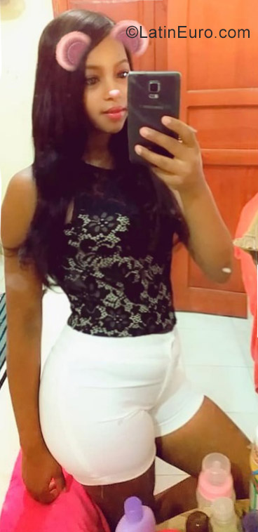 Date this lovely Dominican Republic girl Elisa from Santiago DO35223