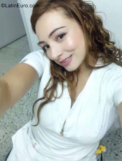 Date this athletic Colombia girl Victoria from Medellin CO25578