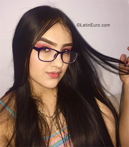 Date this tall Colombia girl Milly from Pereira CO25592