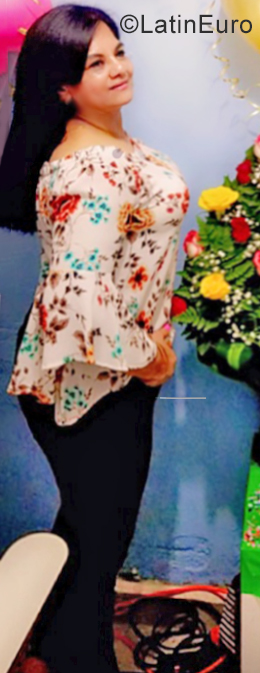 Date this sultry Honduras girl Elizabeth from San Pedro Sula HN2667