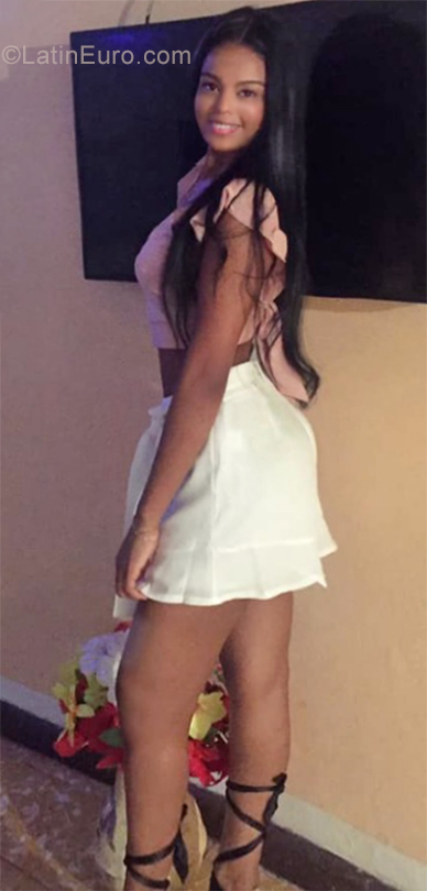 Date this stunning Colombia girl Bri from Cali CO25603