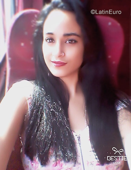 Date this cute Cuba girl Maidaly from La Habana CU542