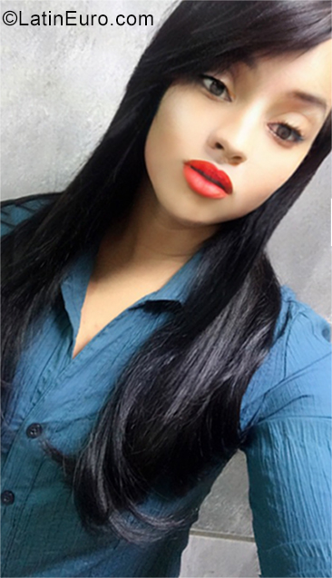 Date this sultry Dominican Republic girl Rosa from Santo Domingo Este DO35294