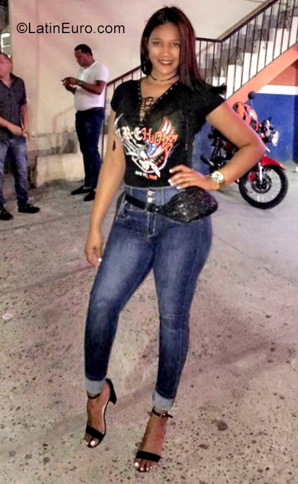 Date this funny Dominican Republic girl Pamela from Santiago DO35398