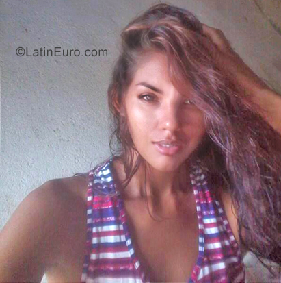 Date this attractive Colombia girl Arlene from Santa Marta CO25735
