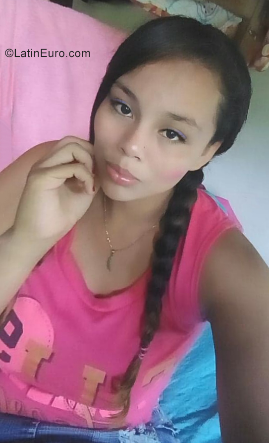 Date this athletic Colombia girl Lina from Ibaque CO25756