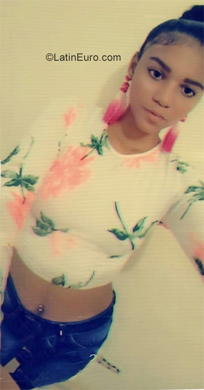 Date this cute Dominican Republic girl Ivonne from Santiago DO35435
