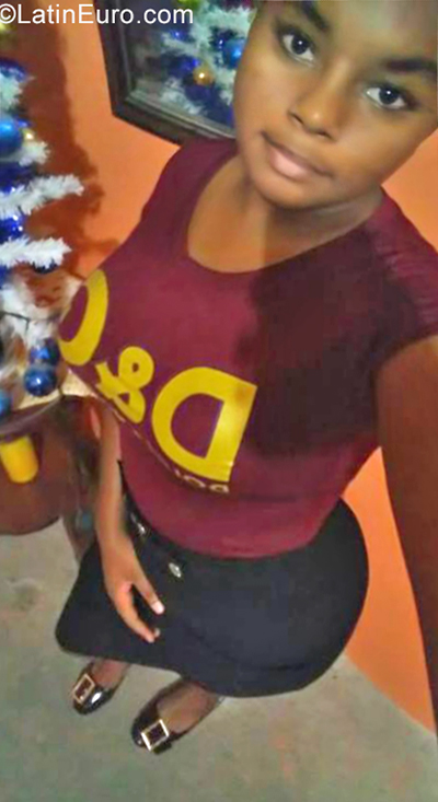 Date this attractive Dominican Republic girl Alexa from Santo Domingo DO35448