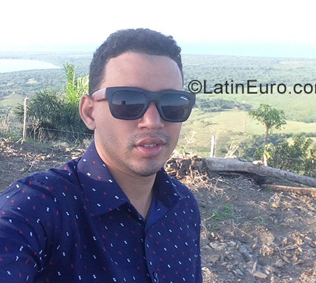 Date this pretty Dominican Republic man Steven from Santo Domingo DO35454