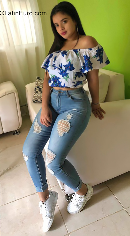 Date this delightful Dominican Republic girl Keisy from Santiago DO35485
