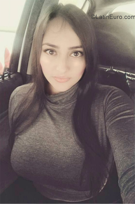 Date this sultry Venezuela girl Elamar from San Cristobal VE2558