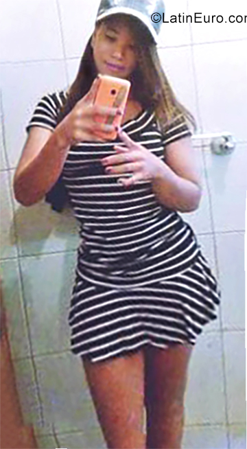 Date this happy Brazil girl Ana from Betim BR10878
