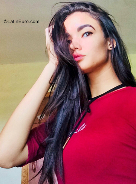 Date this beautiful Cuba girl Diane from Holguin CU558