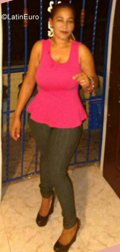Date this athletic Dominican Republic girl YOSELYN from Santo Domingo DO35586