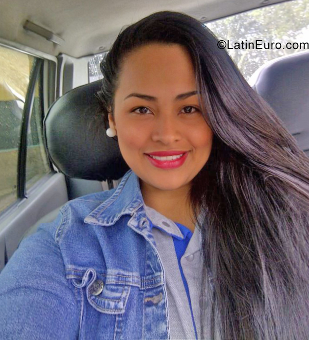 Date this sultry Venezuela girl Sindy from San Cristobal VE2571