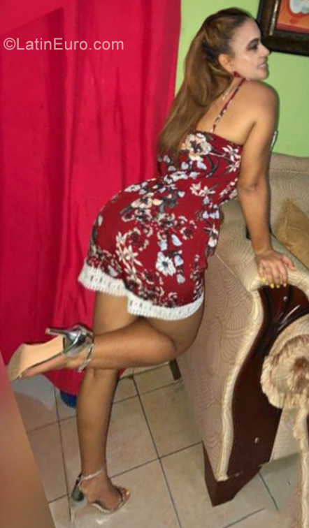 Date this good-looking Dominican Republic girl Diosia from San Cristobal DO35594