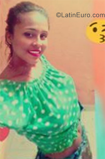 Date this hard body Colombia girl Liliana from Cienaga CO25857