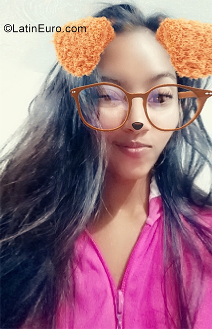 Date this young Colombia girl Yeri from Cartagena CO25862