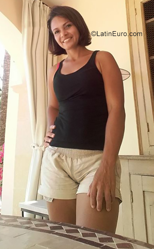 Date this stunning Colombia girl Iremzul from Cartagena CO25869