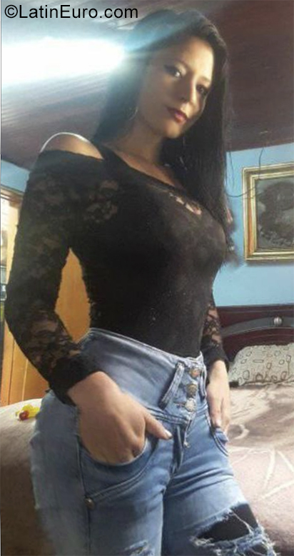 Date this attractive Colombia girl Antonella from Bogota CO25873