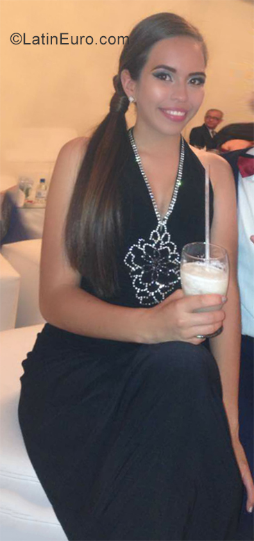 Date this sultry Venezuela girl Veruchkia from Barquisimeto VE2662