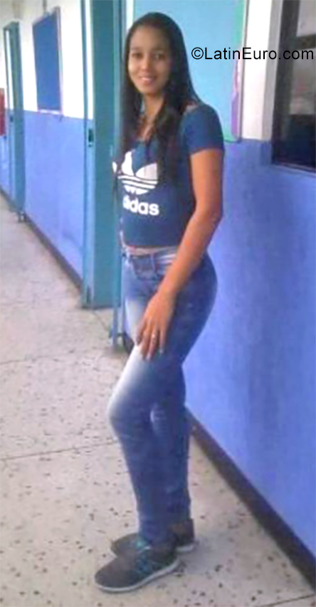 Date this sensual Venezuela girl Franyolith from Barquisimeto VE2594