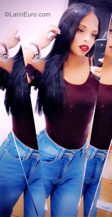 Date this georgeous Dominican Republic girl Mara from Santo Domingo DO35689